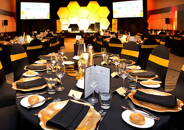 gala-dinner-hexagonal-stage-set